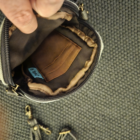 Chala Cellphone Crossbody - Picture 6 of 7